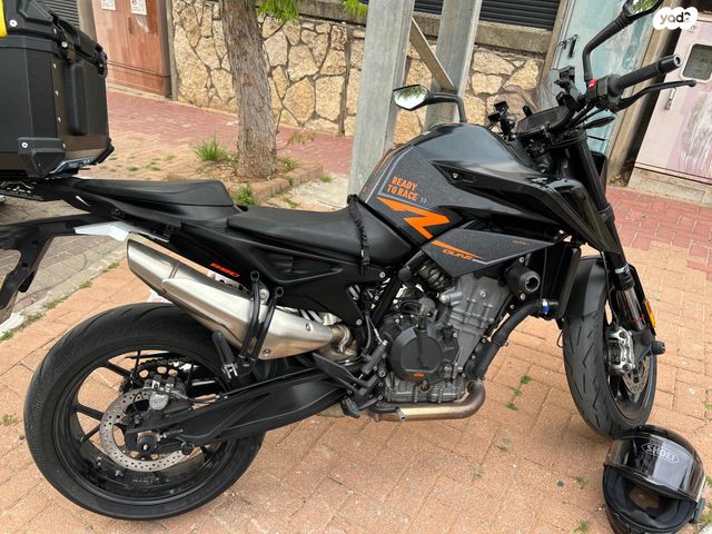 KTM Naked Duke 890