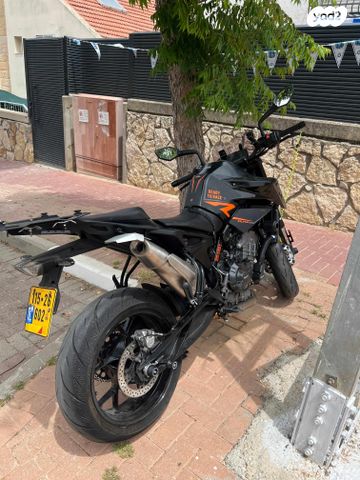 KTM Naked Duke 890