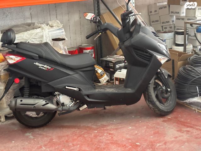 מודעת רכב סאן יאנג ג'וי רייד 200