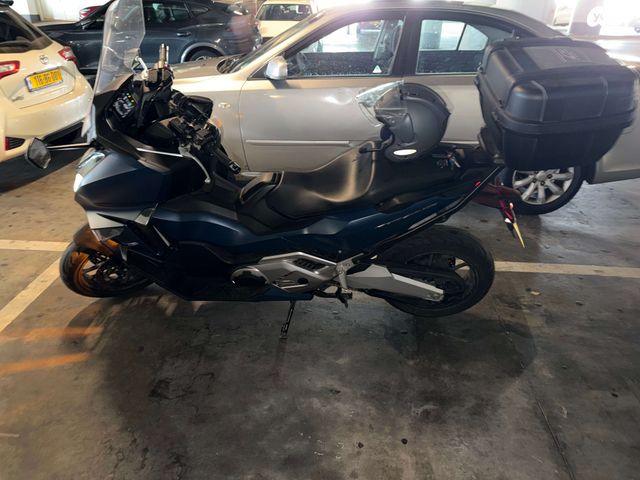 הונדה פורזה 750