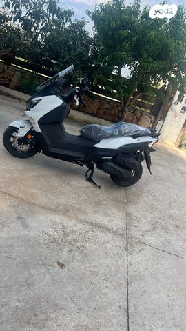 מודעת רכב סאן יאנג ג'וי-מקס Z-300