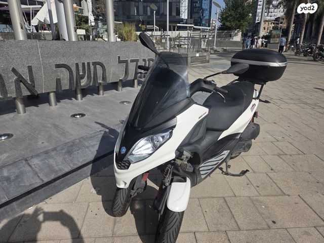 מודעת רכב פיאג'ו MP3 300