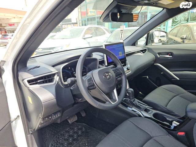 טויוטה קורולה קרוס