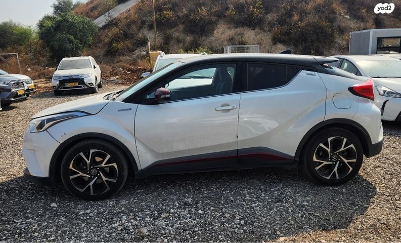 מודעת רכב טויוטה C-HR