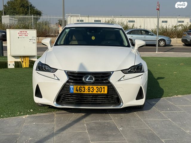 מודעת רכב לקסוס IS