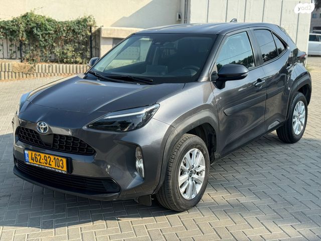 מודעת רכב טויוטה יאריס קרוס