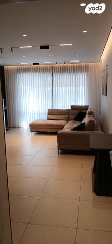 שושנה דמארי 2