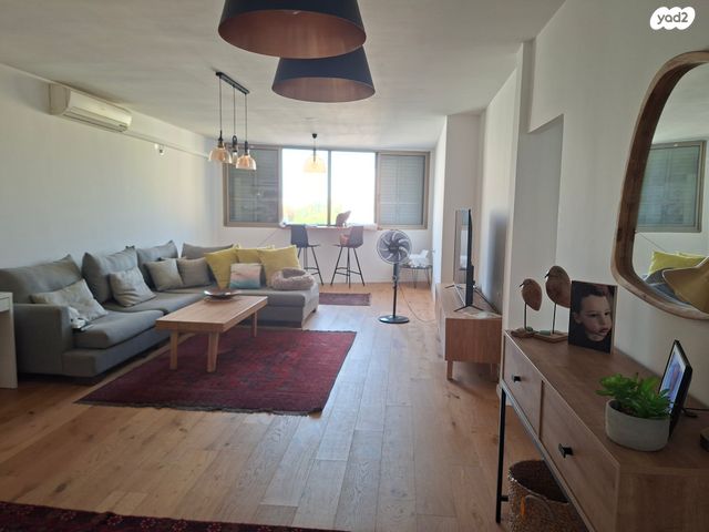 גג/ פנטהאוז, מלחמת ששת הימים 20, מרכז העיר, חדרה