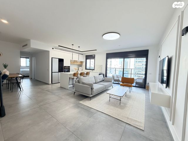 אבשלום גיסין 25