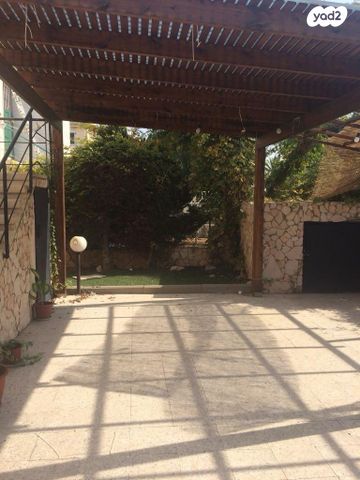 דירת גן, בת עין 8, צהלון, שיכוני חסכון, תל אביב יפו