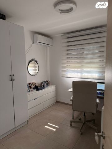 דירת גן, אחד העם 7, שאר העיר, מגדל העמק