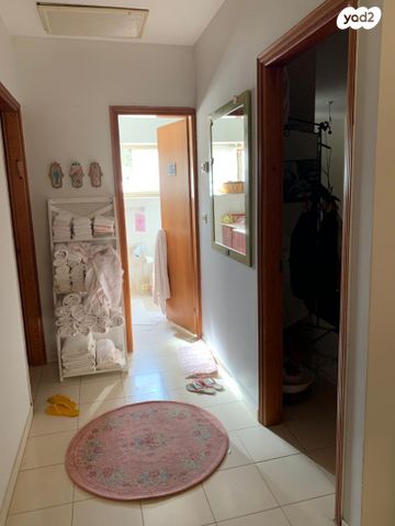 דו משפחתי, שדרות העצמאות 139, הפרחים, קרית גת