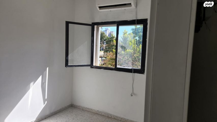 דירת גן, בת עין 8, צהלון, שיכוני חסכון, תל אביב יפו