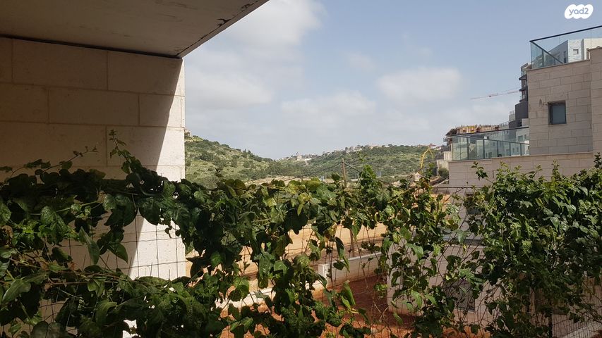 דירת גן, שוהם 42, אבני חן, חריש