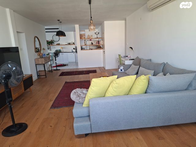 גג/ פנטהאוז, מלחמת ששת הימים 20, מרכז העיר, חדרה