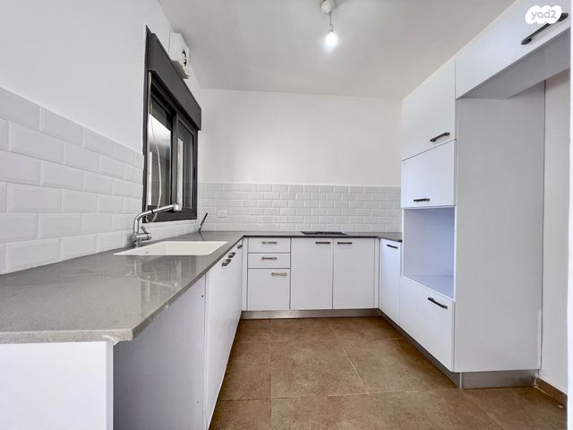 דירת גן, שוהם 42, אבני חן, חריש