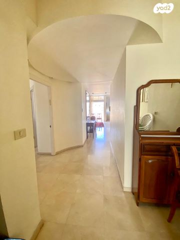 גג/ פנטהאוז, ברוך שפינוזה 19, ב' / צפון מערב העיר, רחובות