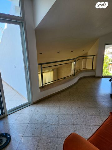 דו משפחתי, צבי סגל 94, ברנע, אשקלון