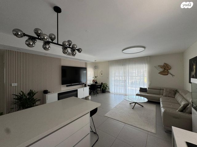 דירה, החרוב 9, שאר העיר, טירת כרמל