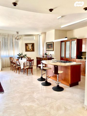 גג/ פנטהאוז, ברוך שפינוזה 19, ב' / צפון מערב העיר, רחובות