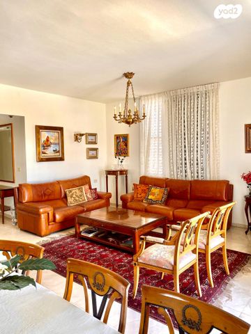 גג/ פנטהאוז, ברוך שפינוזה 19, ב' / צפון מערב העיר, רחובות