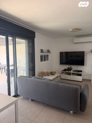 דירת גן, אחד העם 7, שאר העיר, מגדל העמק