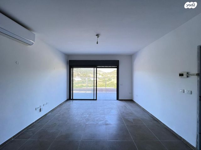 דירת גן, שוהם 42, אבני חן, חריש