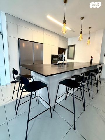 דירה, הרמן חיים קאופמן 2, אושיות, רחובות