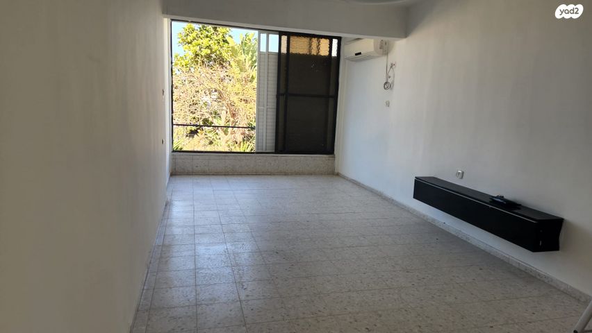 דירת גן, בת עין 8, צהלון, שיכוני חסכון, תל אביב יפו