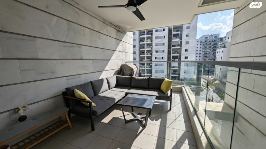 דירה, ש"י עגנון 1, נאות שמיר, יבנה