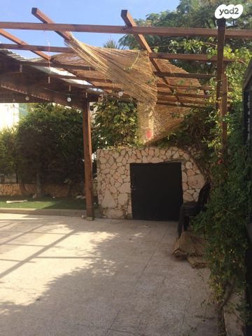 דירת גן, בת עין 8, צהלון, שיכוני חסכון, תל אביב יפו