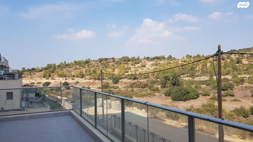 דירת גן, שוהם 42, אבני חן, חריש