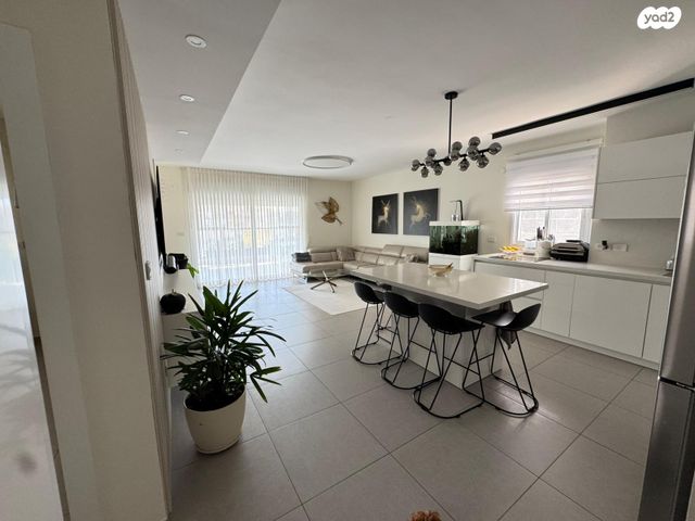 דירה, החרוב 9, שאר העיר, טירת כרמל