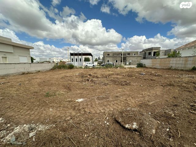 מגרשים, הרימון 1, מרכז שפירא, מרכז שפירא