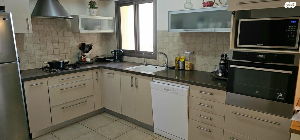 דירה, סוקולוב 24, מגדיאל, הוד השרון