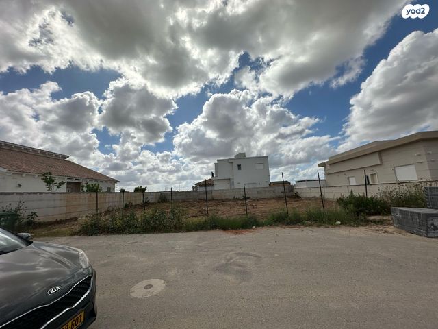 מגרשים, הרימון 1, מרכז שפירא, מרכז שפירא