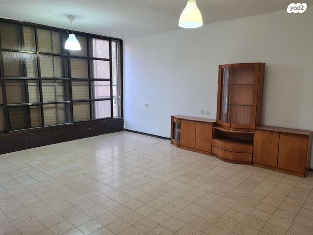 שדרות שז"ר 11