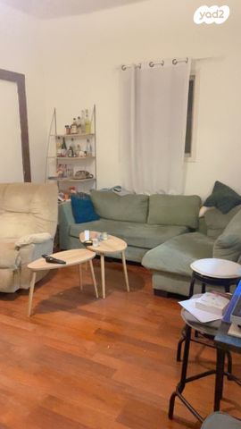 המלך ג'ורג' 80