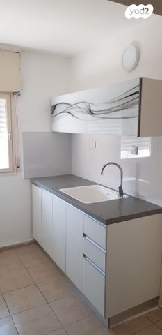 שדרות הקיבוצים 8