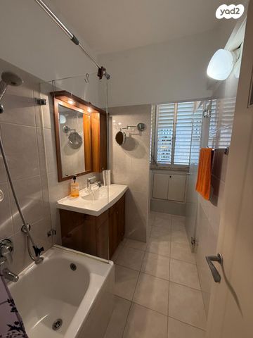 דירה, רש"י 7, רמב"ם, ראשון לציון