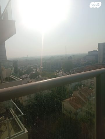 דירה, השלושה 4, מכב"י, יהוד מונוסון