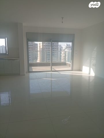 דירה, השלושה 4, מכב"י, יהוד מונוסון