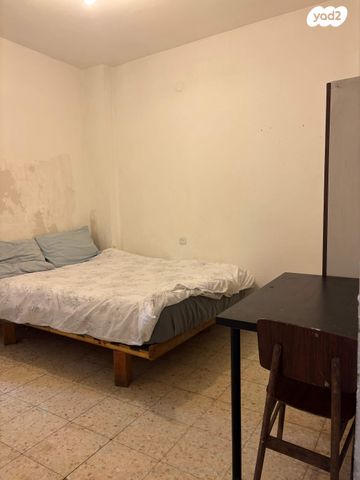 דירה, אברהם ליוואי 10, לב העיר, בת ים