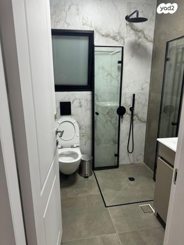 גג/ פנטהאוז, האלון 2, עץ אפרים, עץ אפרים