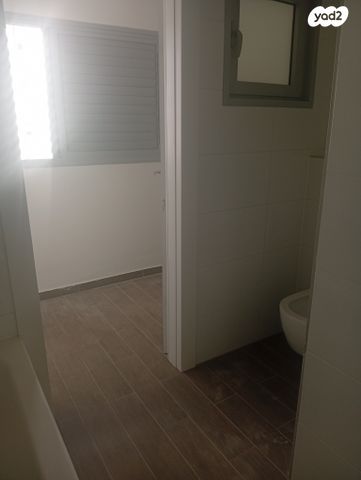 דירה, השלושה 4, מכב"י, יהוד מונוסון