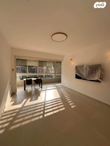 יחידת דיור, בן יהודה 12, הרצליה, חיפה