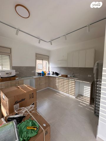 יחידת דיור, בן יהודה 12, הרצליה, חיפה
