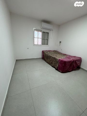 שלמה אבן גבירול 47