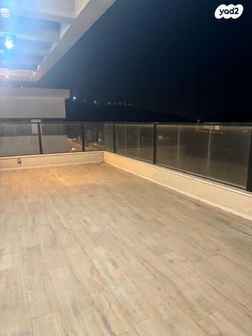 גג/ פנטהאוז, האלון 2, עץ אפרים, עץ אפרים