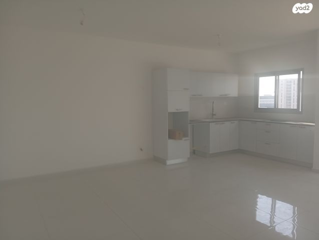 דירה, השלושה 4, מכב"י, יהוד מונוסון